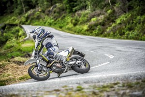 2016-Husqvarna-701-Supermoto_3