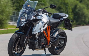 2016-KTM-1290-Super-Duke-GT-1st-Photos_03_resize