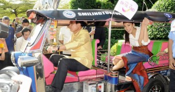 Nat-Sit-TukTuk-PrimeMinister_2