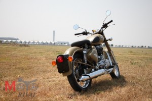 Royal-Enfield-Classic-Desert-Storm_MotoRival_08