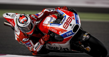 lorenzo-Ducati-Team-at-losail-2017