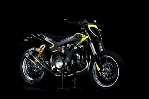 Yamaha-XJR1300-VR46-Mya-flat-track-04