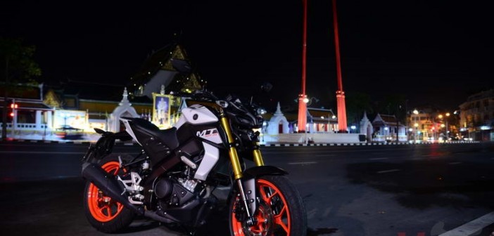 Yamaha-MT-15-Night-Life_03